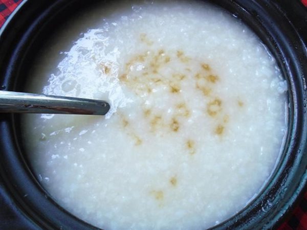 Cho con 1 thang tuoi nen an gi Chao loang